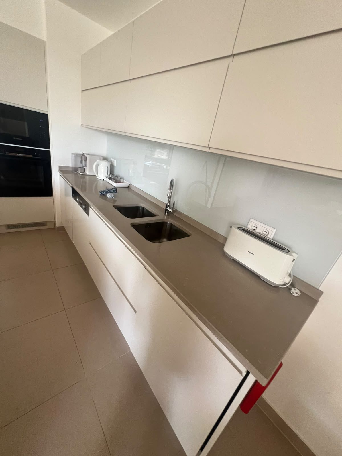 Cozinha de casa particular limpa