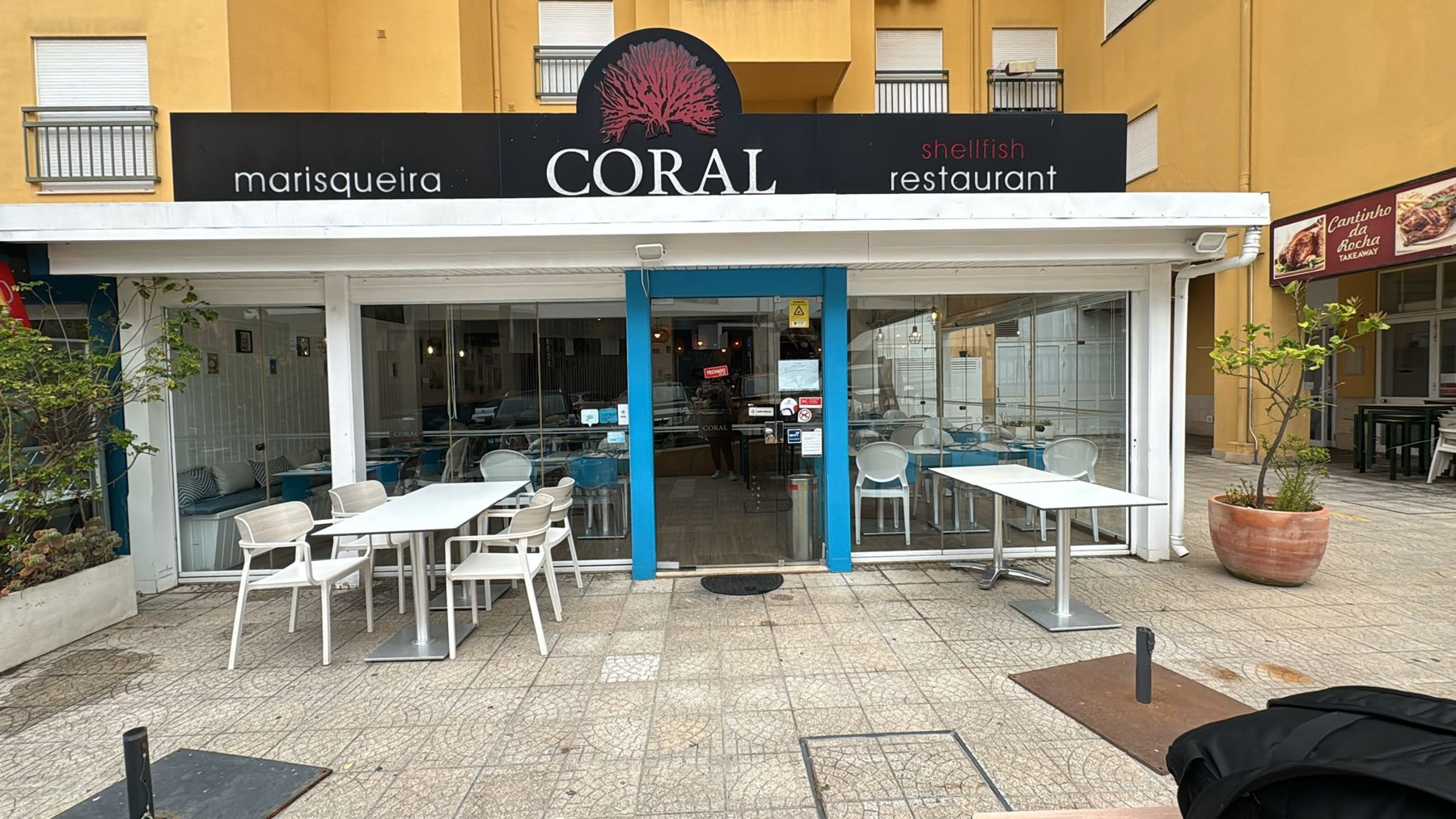Espaço comercial limpo