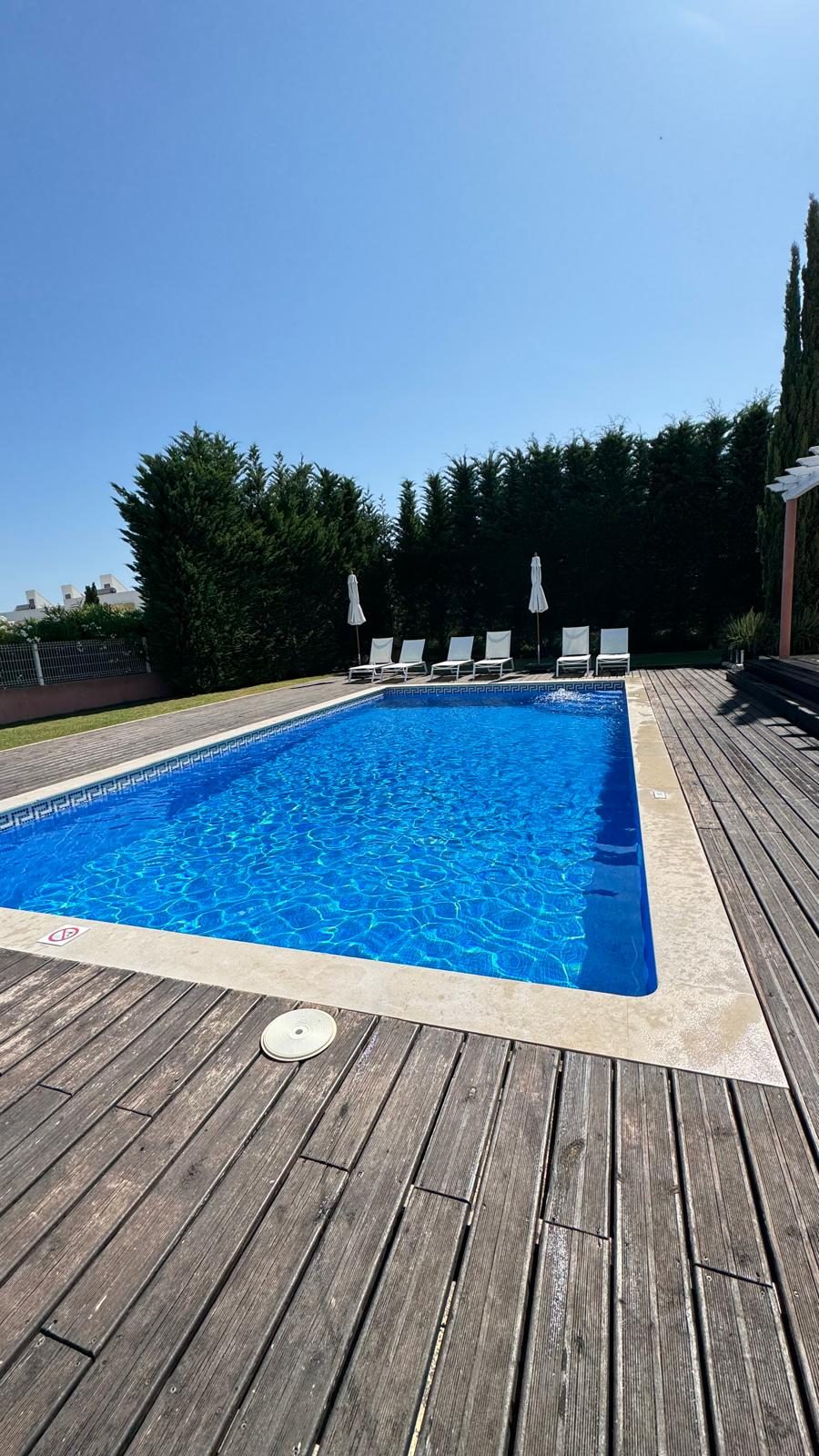 Piscina de moradia pronta a receber